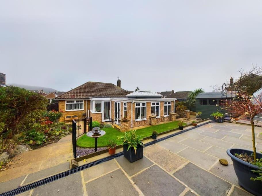 Charming Coastal Bungalow Cayton Esterno foto
