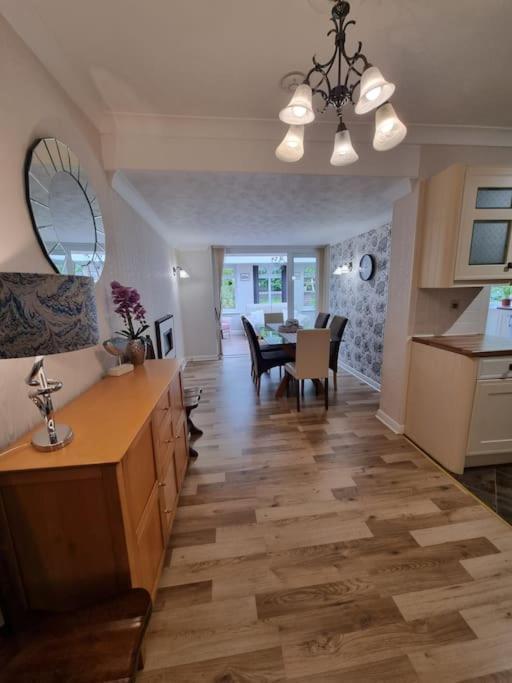 Charming Coastal Bungalow Cayton Esterno foto