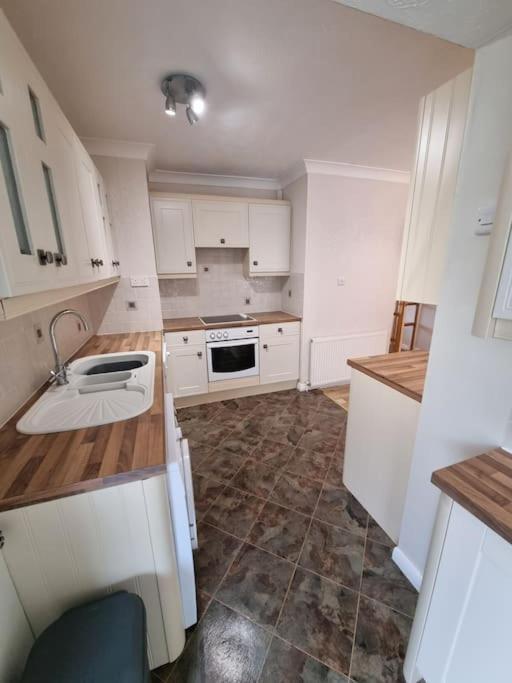 Charming Coastal Bungalow Cayton Esterno foto