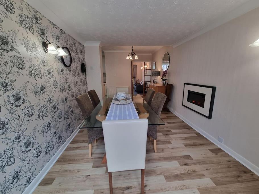 Charming Coastal Bungalow Cayton Esterno foto
