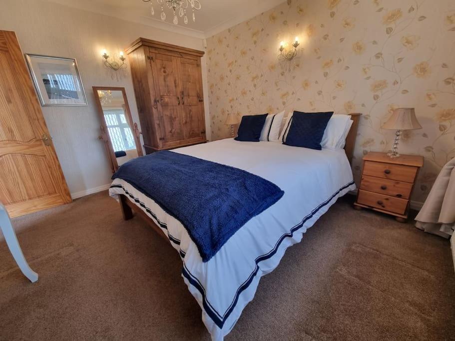 Charming Coastal Bungalow Cayton Esterno foto