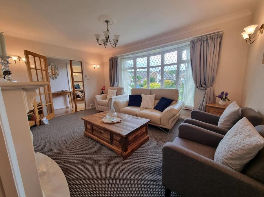 Charming Coastal Bungalow Cayton Esterno foto