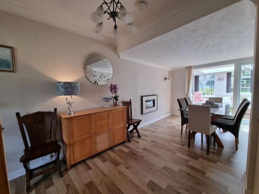 Charming Coastal Bungalow Cayton Esterno foto